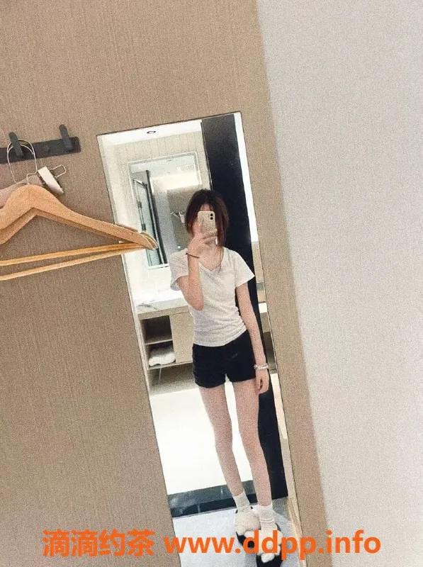 广州楼凤-新欢，快餐300元，精致制服丝袜服务等你体验！