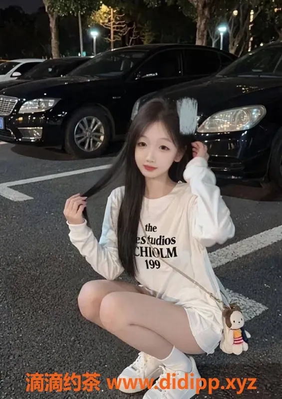 深圳楼凤-龙华嫩妹欣欣，888元享制服服务