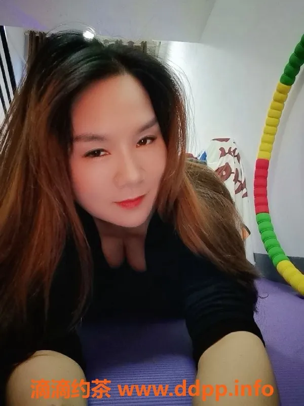 广州楼凤-白云静静，400p莞式服务，甜美舌吻等你体验！