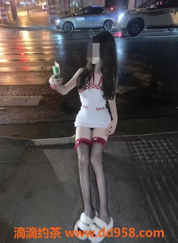 昆明楼凤-盘龙区奶糖，800元即享舌吻服务