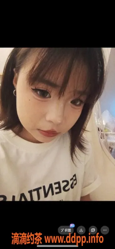 成都楼凤-阿基蕾拉 成都 16岁 155cm 95斤 400元体验