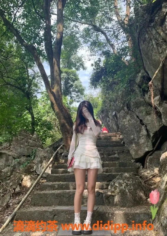 温州楼凤-乐清小昭：温柔甜美的邻家女孩，身高165cm，体验只需700元