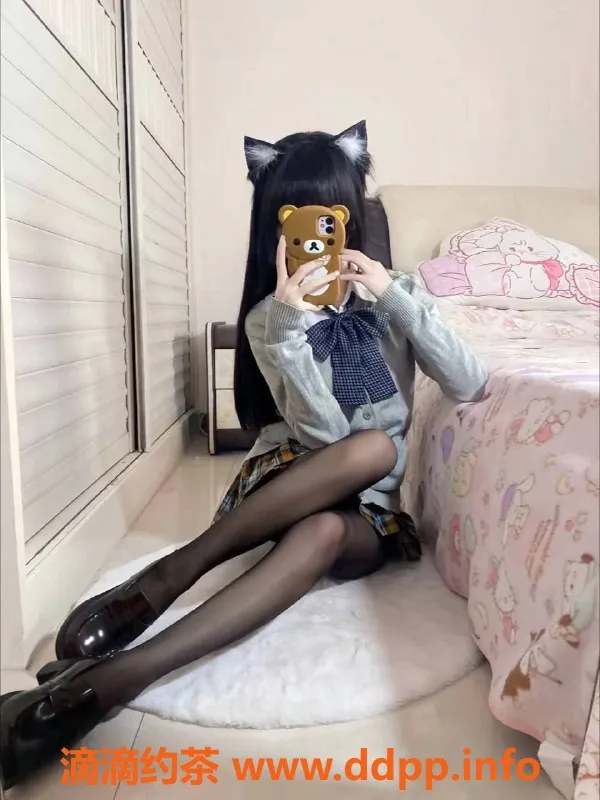 北京楼凤-三里屯小诗，165cm学生，尽享舌吻与陪浴