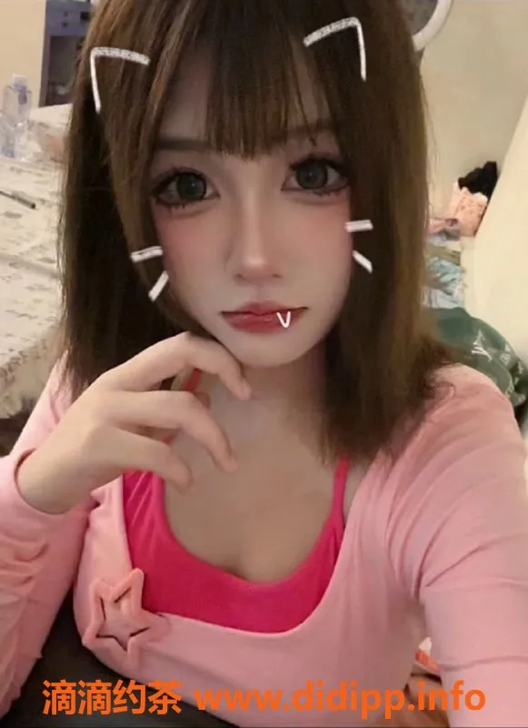 北京楼凤-三里屯小诗，165cm学生，尽享舌吻与陪浴