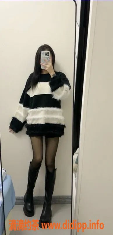 成都楼凤资源信息,东大路小艺，18岁163cm，85斤嫩妹服务