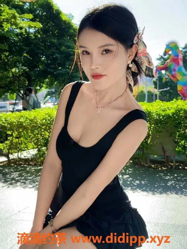 深圳楼凤-龙华青青，1000元体验鸳鸯浴与深喉服务