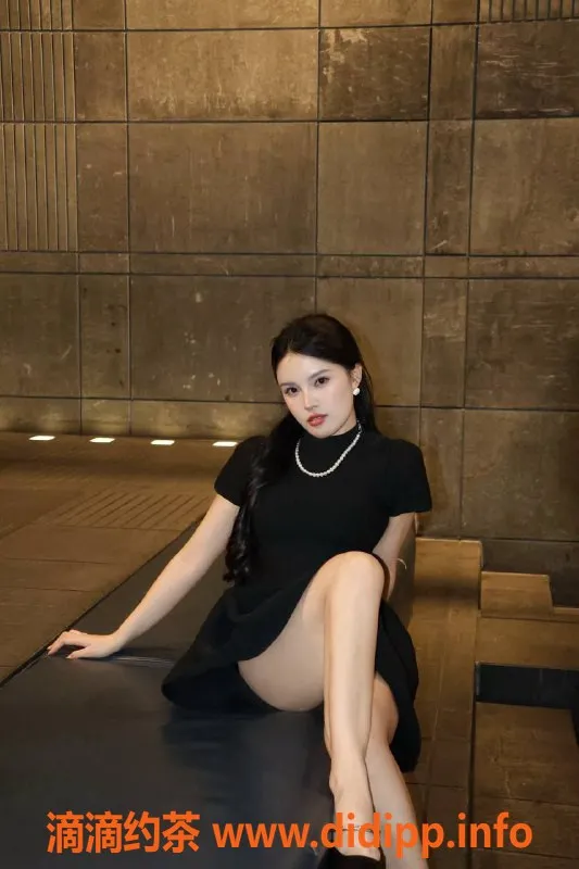 深圳楼凤-龙华青青，1000元体验鸳鸯浴与深喉服务