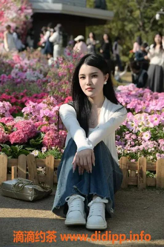 深圳楼凤-龙华青青，1000元体验鸳鸯浴与深喉服务