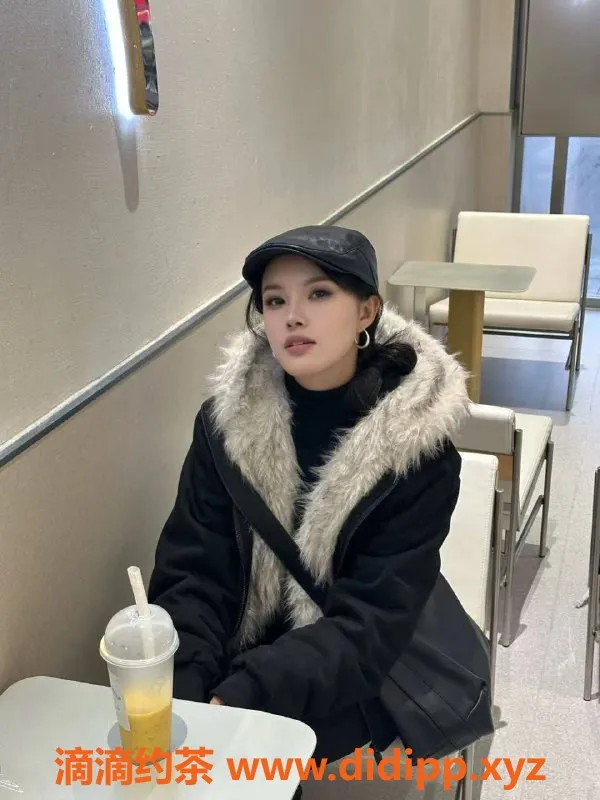 深圳楼凤-龙华青青，1000元体验鸳鸯浴与深喉服务