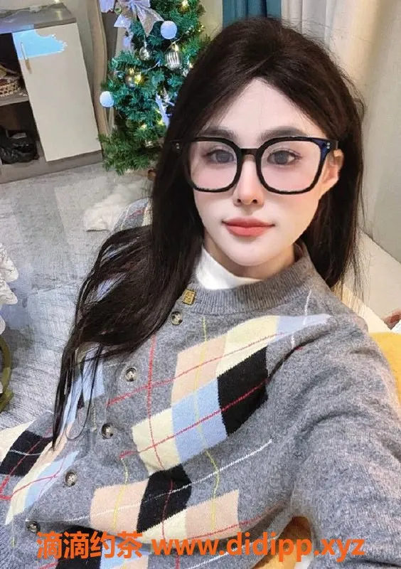 广州楼凤-白云金沙洲嫩妹安娜，800元尽享制服蛇吻体验