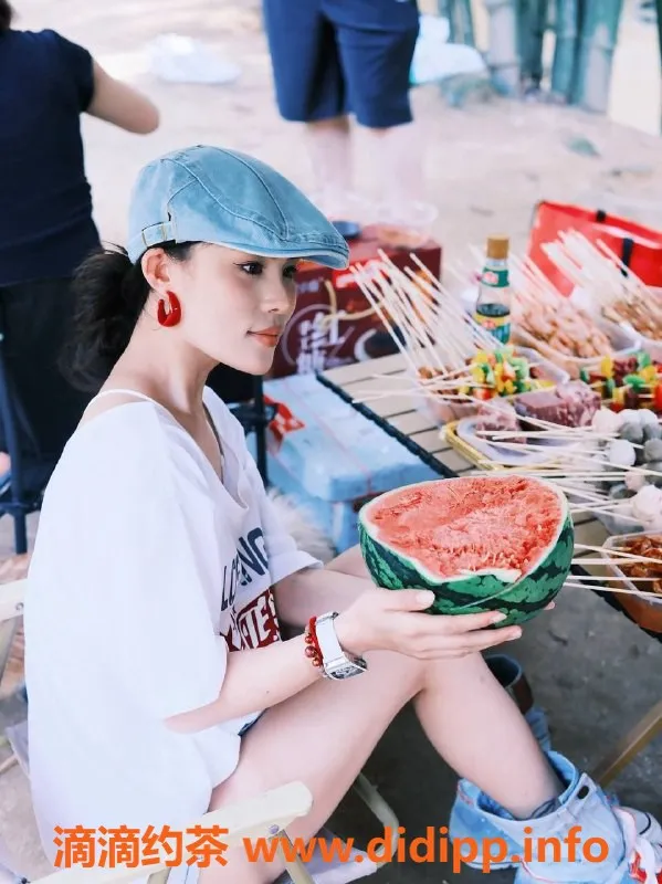 广州楼凤-白云金沙洲嫩妹安娜，800元尽享制服蛇吻体验