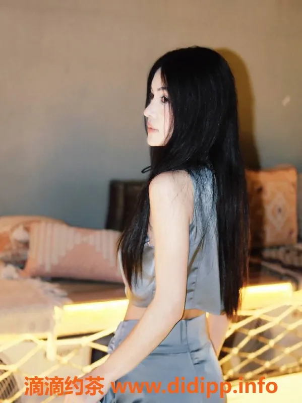 广州楼凤-白云金沙洲嫩妹安娜，800元尽享制服蛇吻体验