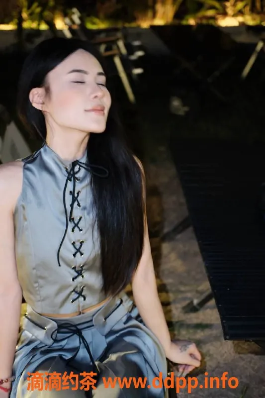 广州楼凤-白云金沙洲嫩妹安娜，800元尽享制服蛇吻体验