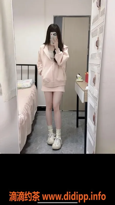 无锡楼凤-锡山区高颜值小静，白虎嫩妹陪浴服务！