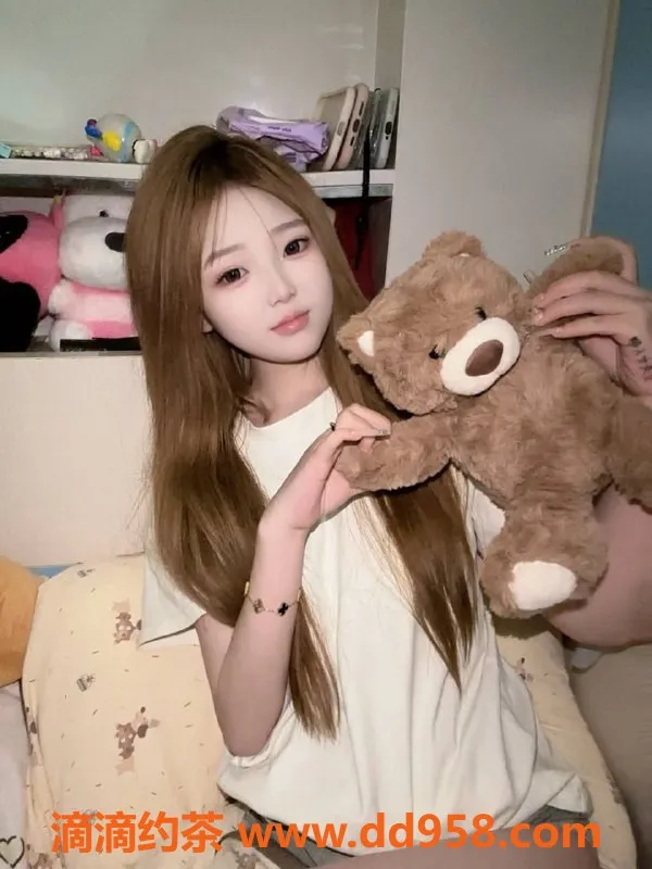 广州楼凤-天河筱雨回归，700元畅享舌吻69服务