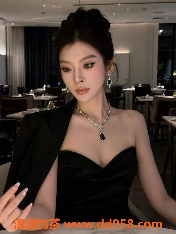 成都上门服务-成都缪斯，身材火辣，率性御姐服务