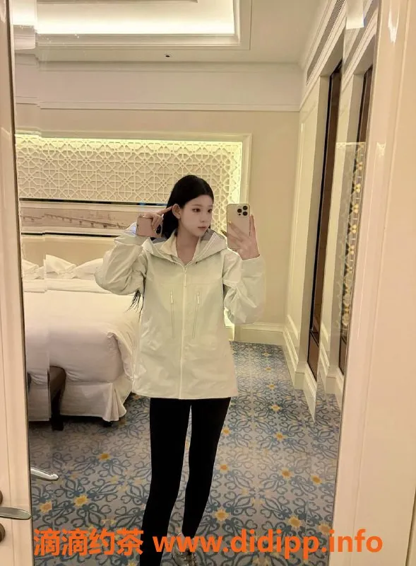 广州楼凤-天河嫩妹倾城，1000元美腿69服务