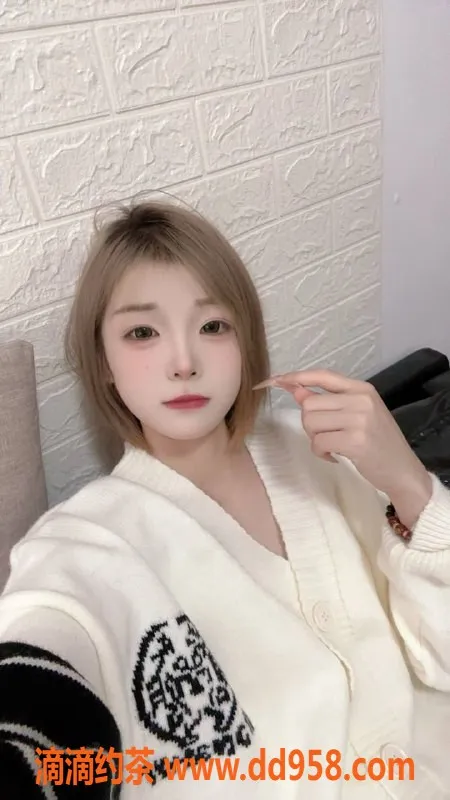 深圳楼凤-南山彤彤，800元嫩妹服务，视频验证！