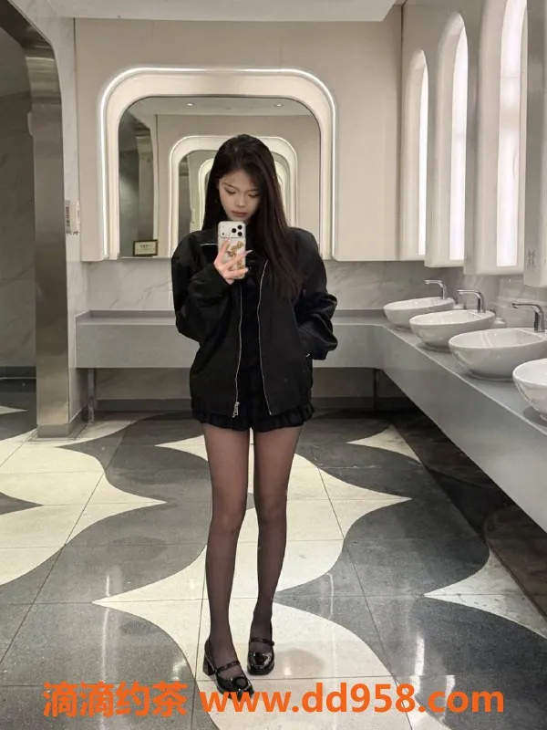 深圳楼凤-南山区嫩妹贝贝，制服调情服务，价格1200-2400