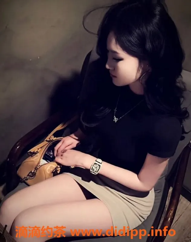 常州楼凤-常州菲菲，25岁，168cm身高，97斤，C罩杯