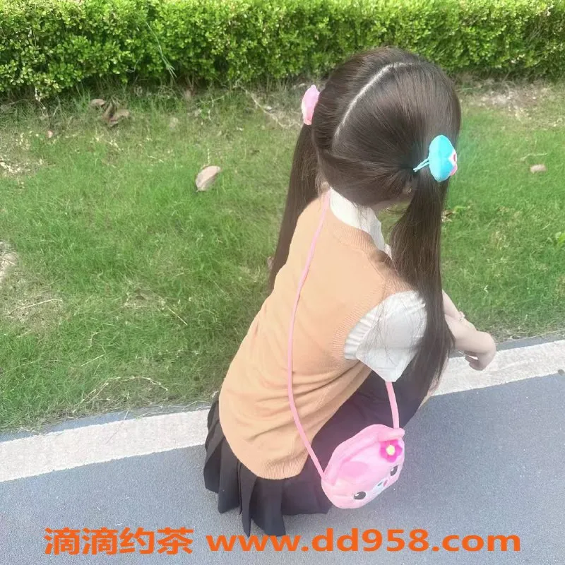 常州楼凤-常州小悦 19岁 165cm 45kg 全裸调情服务