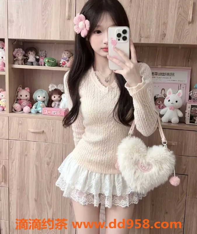 深圳楼凤-龙华楠楠，1000元享鸳鸯浴与无套服务