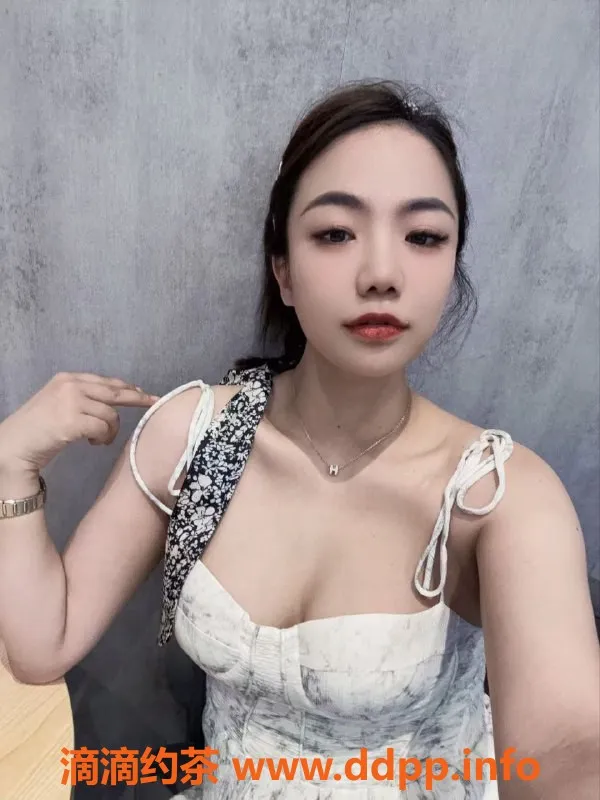 深圳楼凤-南山菲儿，600p的制服御姐体验