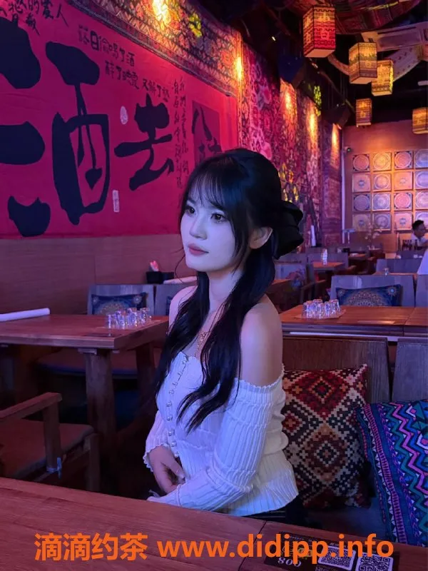 深圳楼凤-深圳罗湖嫩妹酥酥，900p起，69制服服务