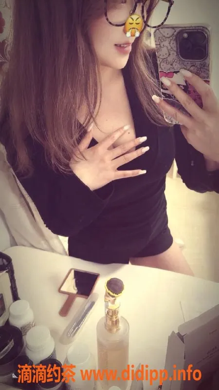 深圳楼凤-龙岗嫩妹萧萧，制服诱惑，800P起