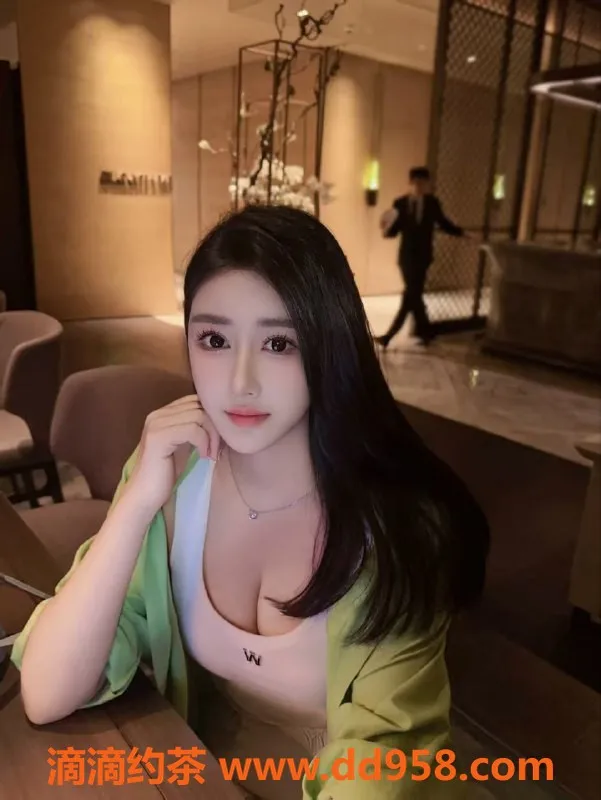 广州楼凤-天河御姐乐乐，10P甜蜜舌吻体验