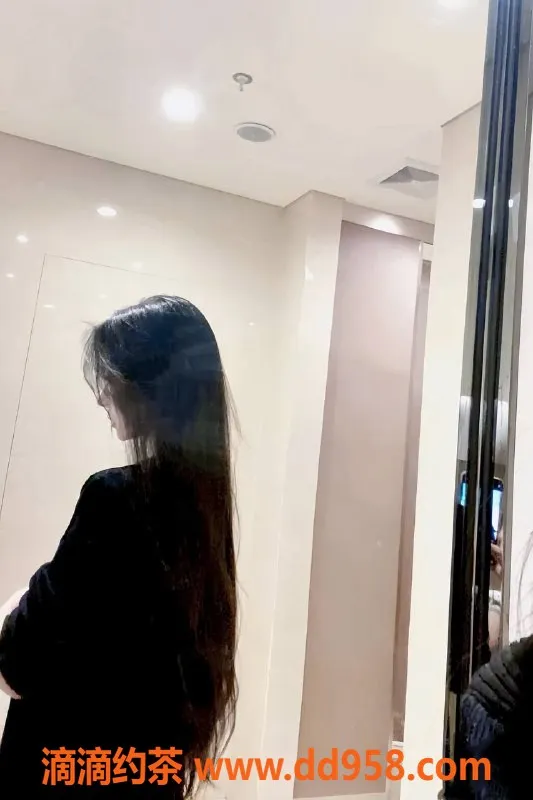 深圳楼凤-南山允儿，165cm，42kg，1100元可外出服务