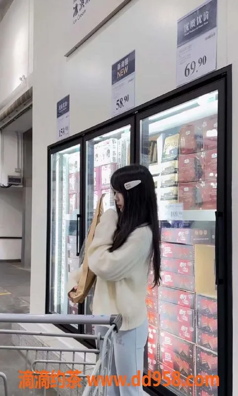 常州楼凤资源信息,常州小妖22岁，身高166，胸围C，价格8起