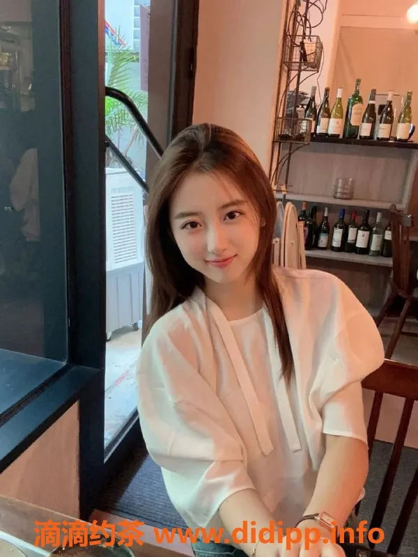 广州楼凤-番禺区20岁清纯女大新兼职—颜汐