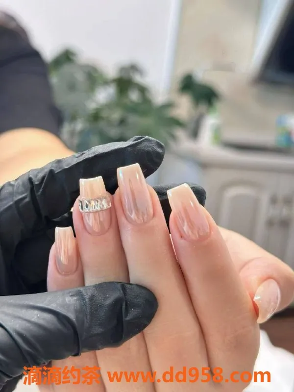 兰州楼凤-慢漫 168cm 98斤 大B 陪洗口啪 800元