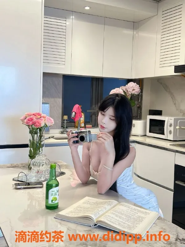 广州楼凤-天河区楠楠，164高C罩杯嫩妹，甜美诱惑体验