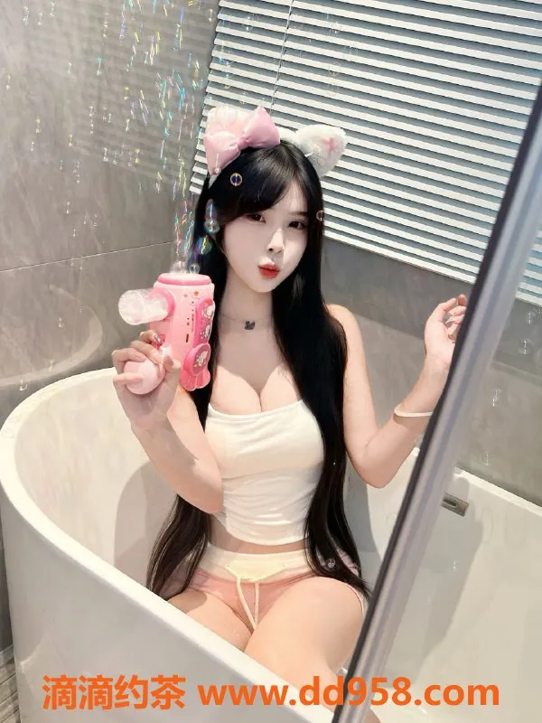 广州楼凤-天河区楠楠，164高C罩杯嫩妹，甜美诱惑体验