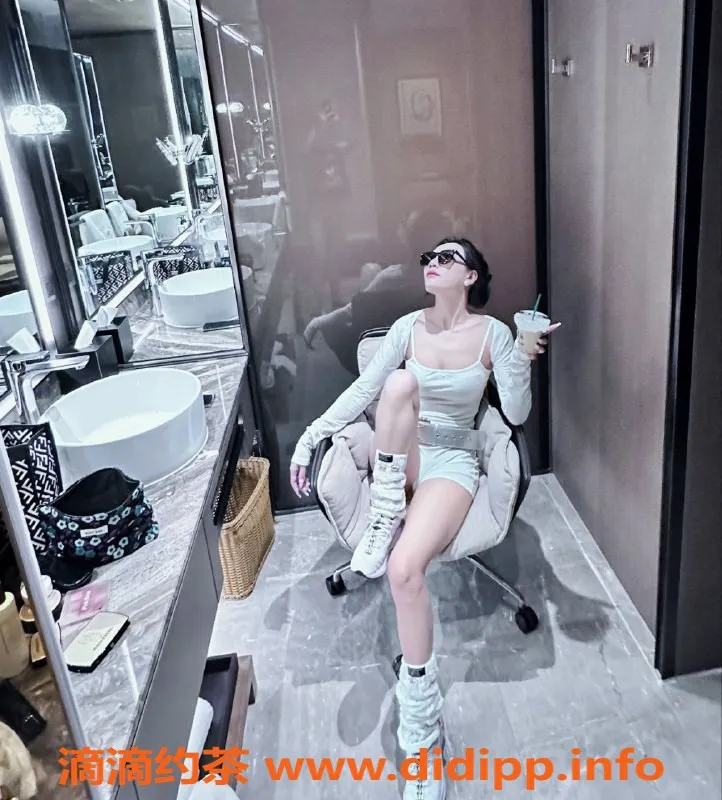 东莞楼凤-南城铭铭，诱惑服务，尽享激情体验