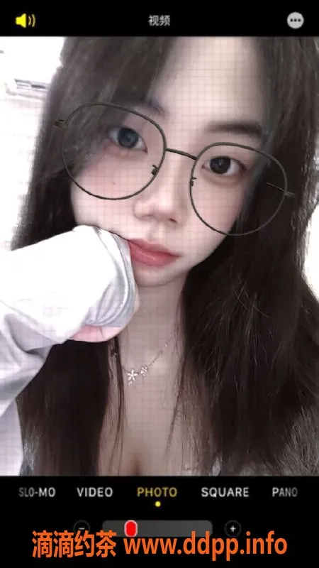 广州楼凤-天河思颜，600元嫩妹服务，舌吻与69体验