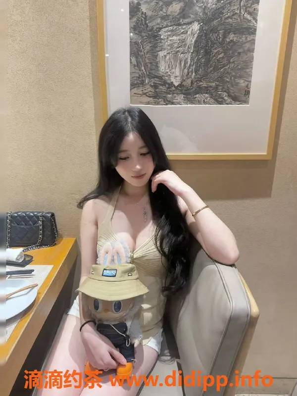 广州楼凤-天河御姐涵涵，8P服务大胸美艳等你来体验