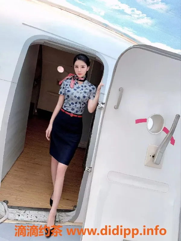 广州楼凤-越秀白小姐，9P御姐服务，火辣舌吻等你体验！