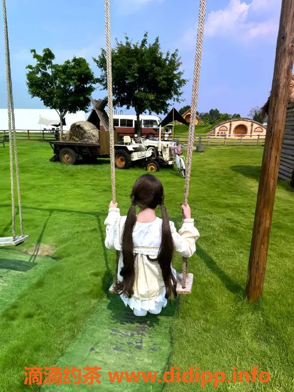 广州楼凤-天河小秋，8P嫩嫩大胸可享舌吻服务