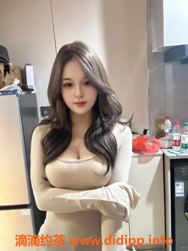 广州楼凤-白云御姐一诺，课费8P，大胸舌吻服务