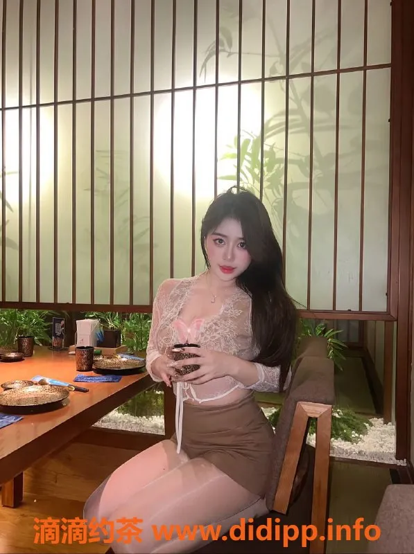 广州楼凤-天河御姐E莓，16P超值服务，火热推荐！