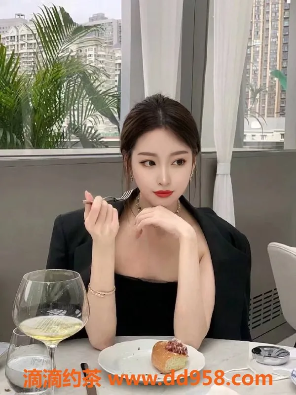 广州楼凤-天河御姐露思，13P大胸引人注目