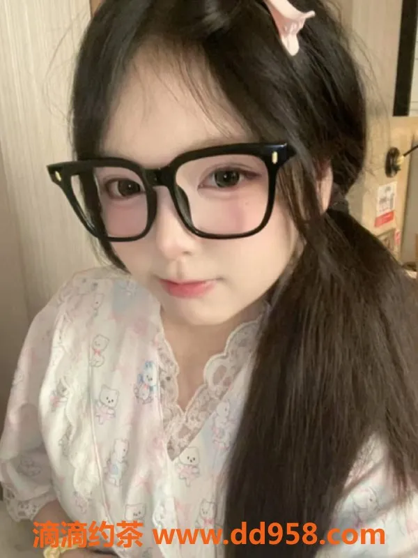 广州楼凤-天河嫩妹小美，5P鸳鸯浴服务体验