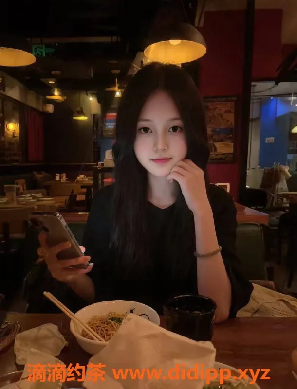 深圳楼凤资源信息,龙华嫩妹小七，900P起，舌吻制服诱惑