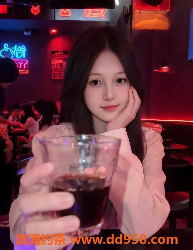 深圳楼凤-龙华嫩妹小七，900P起，舌吻制服诱惑