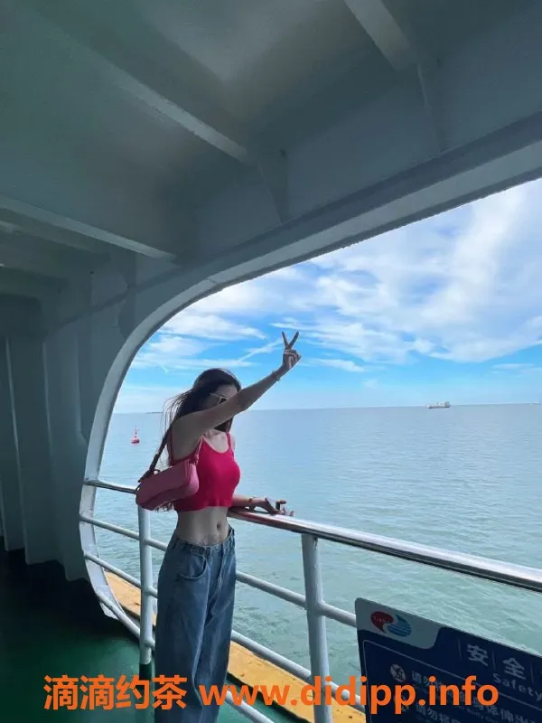 杭州楼凤-上城诗诗：19岁温柔美眉，优质服务带给你新体验