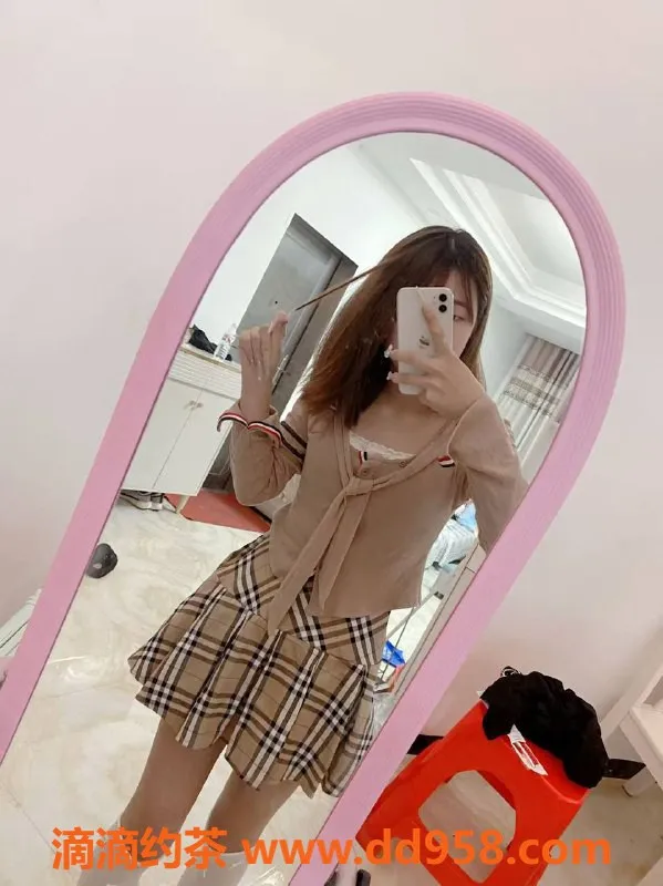 深圳楼凤资源信息,龙华佳佳，888元享鸳鸯浴与69服务