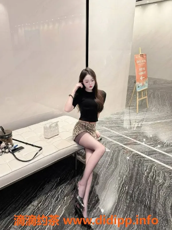 深圳楼凤资源信息,龙华莎莎，900元体验多种情趣服务